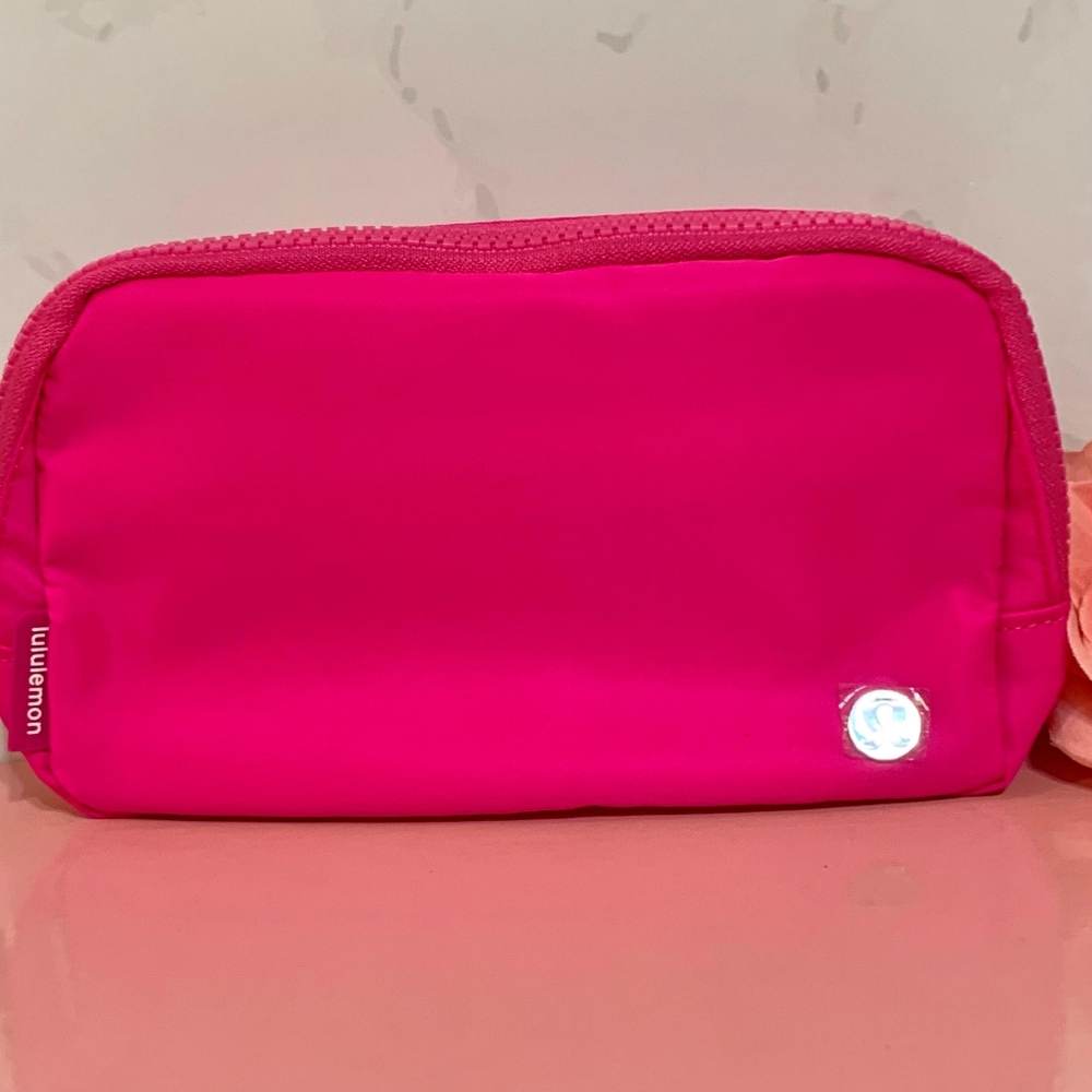 NEW 💕Lululemon Everywhere Belt Bag in SONIC PINK